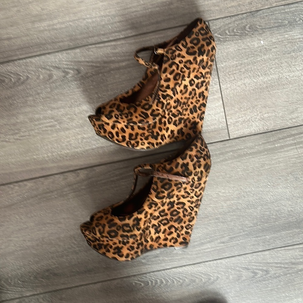 Breckelle’s leopard platforms